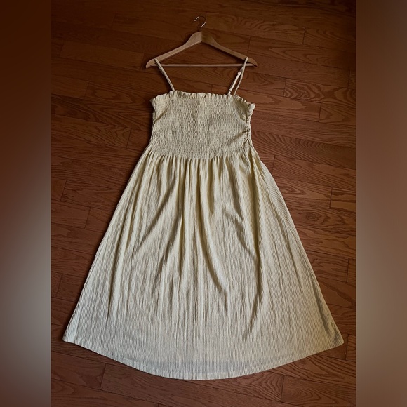 Women’s H&M Crinkled Smocked-Bodice Spaghetti Strap Summer Dress - Picture 9 of 11